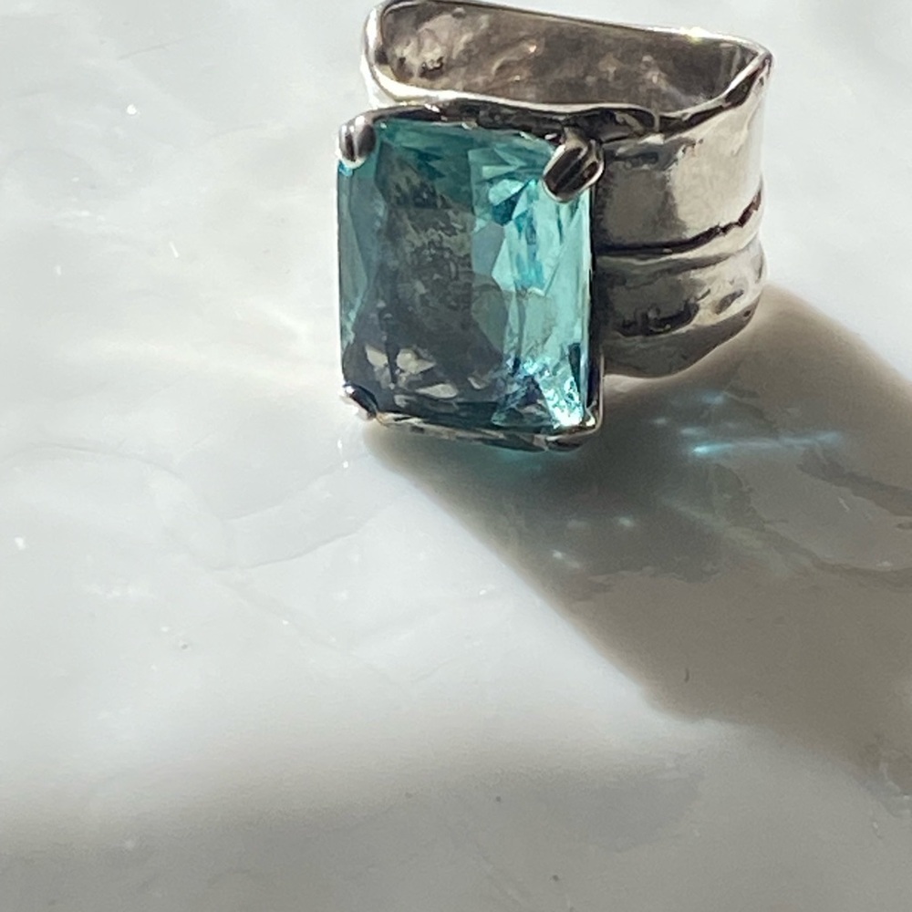 Silpada Aqua Blue and Sterling Ring size 7
R1608 - Picture 4 of 9